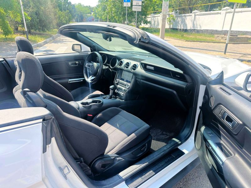 Ford Mustang Спорт купе / Кабриолет